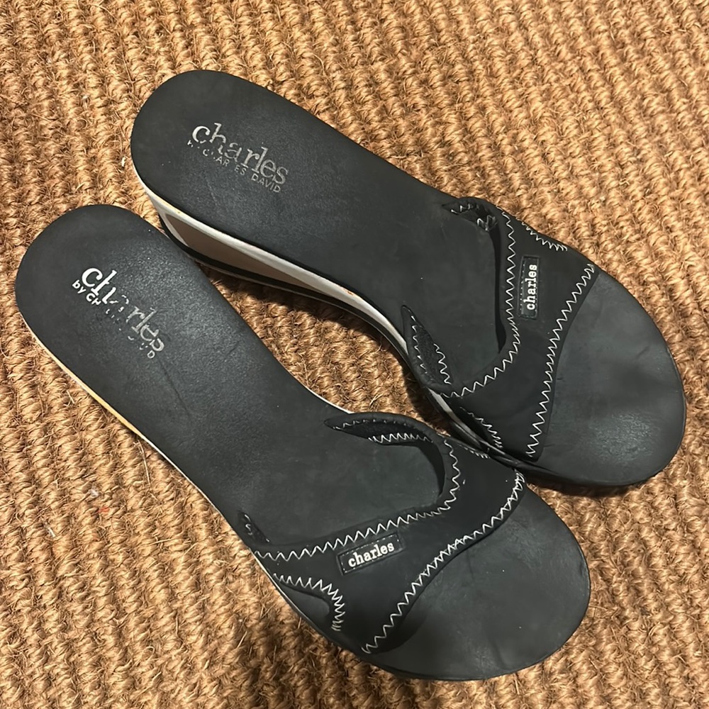Charles‎ David Black White Peep Toe Foam Wedges